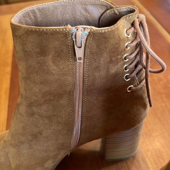 Caramel open toe booties with chunky heel, inside ankle zip, women’s sz 10 - Picture 6 of 9